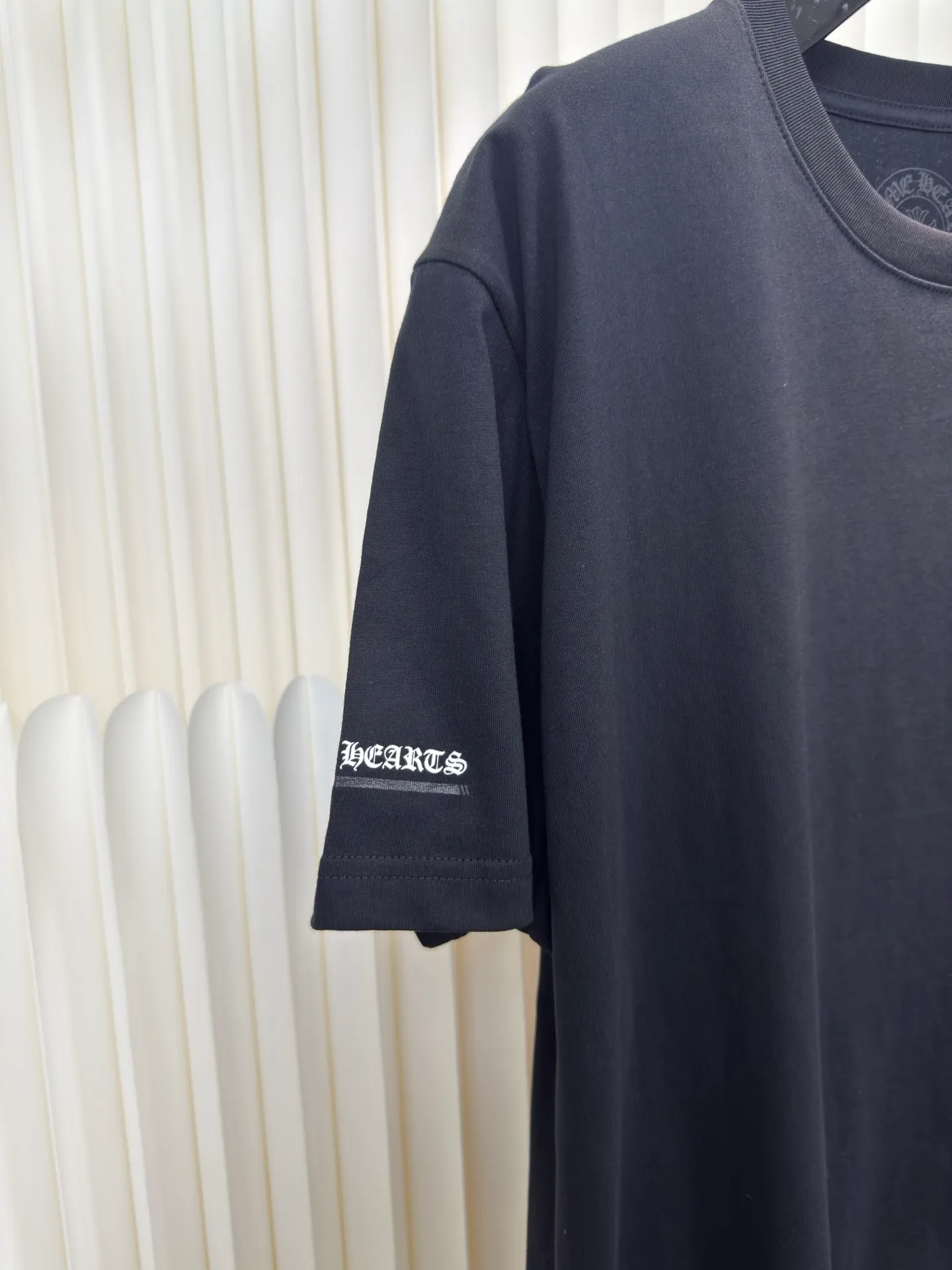 P240 Chrome Hearts Energy Bar Short Sleeves Authentic Open Edition - Physical Counter - Top Luxury Quality 🆚 Instant sale of all editions on the market Fabric is made of 26 weave 200g cotton material Printing is ink printing Customized accessories Size S M L